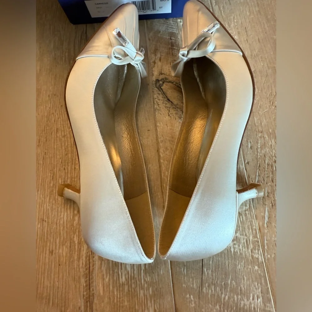 Stuart Weitzman Carnegie Champagne Satin Pointed-Toe Kitten Heels with Bow 6.5